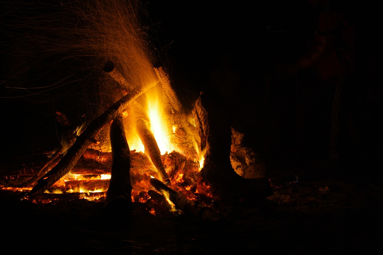fire, outside, outdoor-343785.jpg